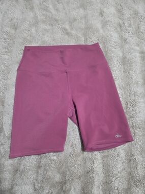 ALO Yoga Women's Bike Shorts L in Rose Pink. 7" High Waist Raisin